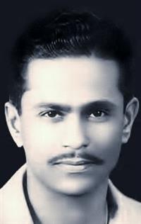 Portrait photo of the artist Dharmadasa Walpola